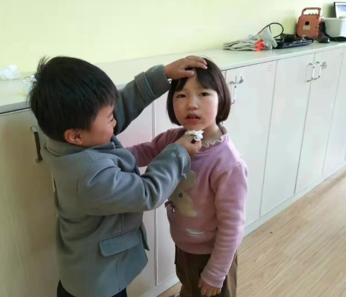 曾经的问题宝贝,竟然把妈妈感动哭了 曾经的问题宝贝,竟然把妈妈感动哭了